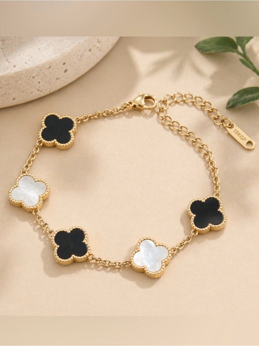 18k Gold Plated White and Black
Clover Flower Bracelet